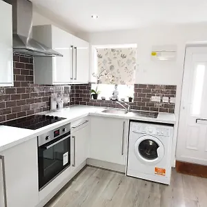 https://trendy-modern-garden-posh-peckham-apartment.cambridgehotelsuk.com