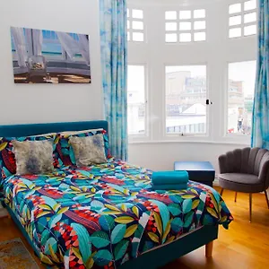Seaside Centre - Large 3br, Wifi, 8 Min Walk Bournemouth